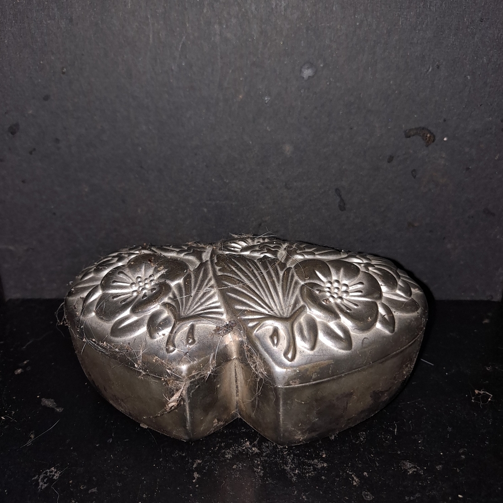 International Silver Co. Silver Plated Trinket Double Heart Box- Wife Gift, Girl